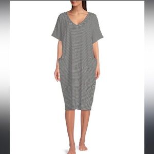 Black and White Striped V-Neck Short Dolman Sleeve Knit Lounge Dress, size XS